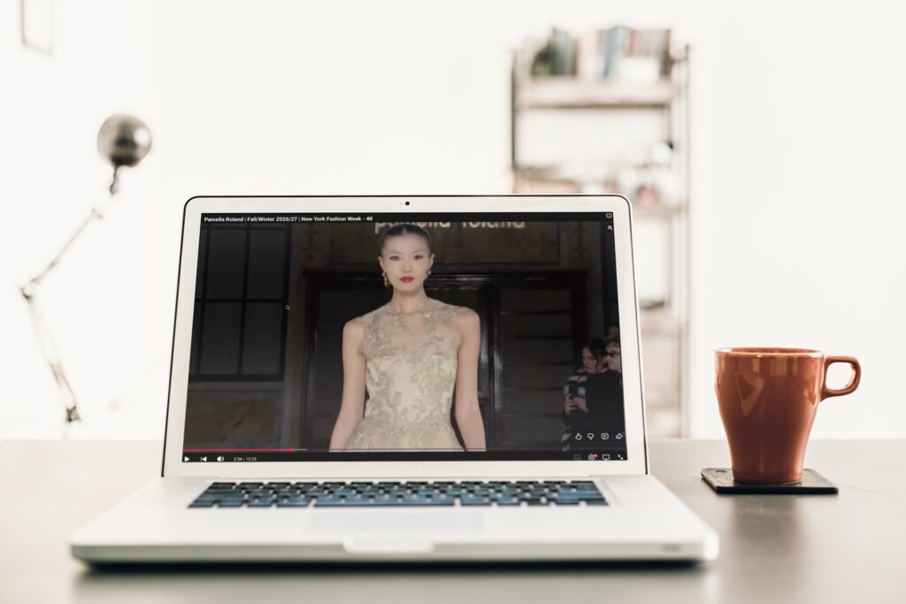 MacBook-showing-a-beautiful-model